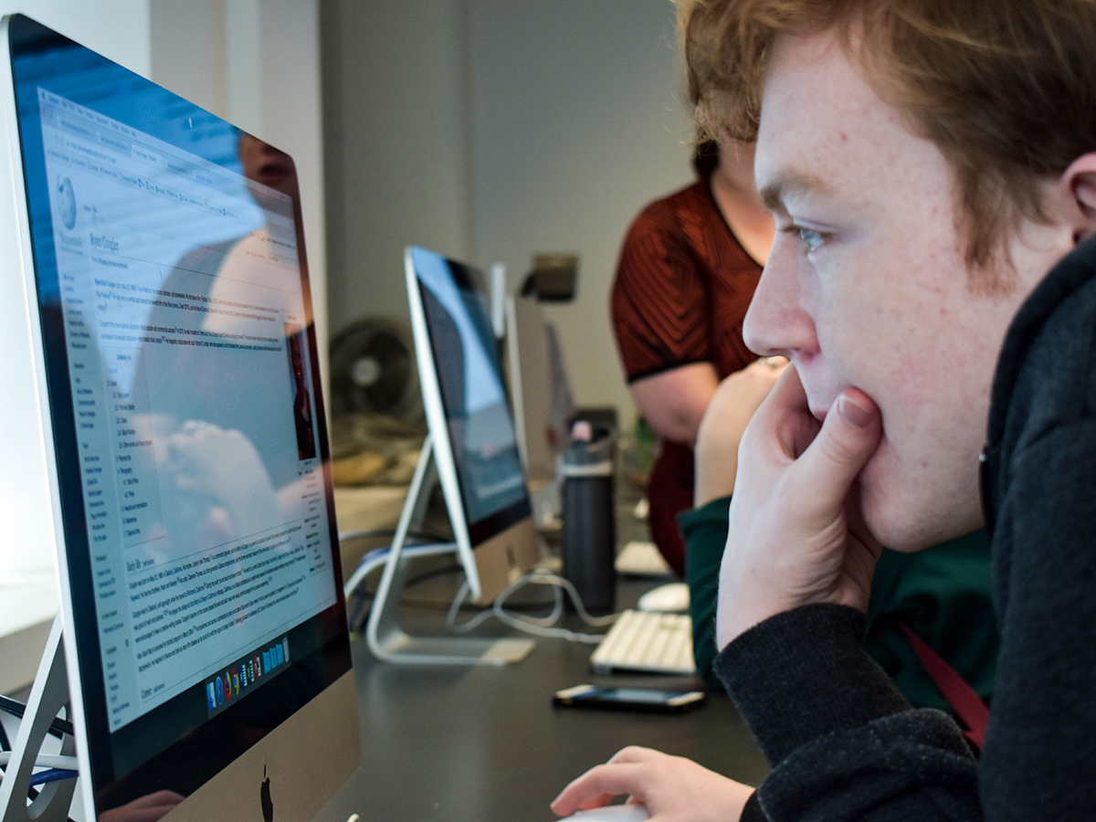 Student stares at Wiki page on screen