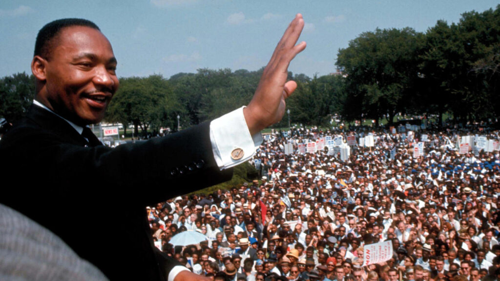 Martin Luther King waving to crowd