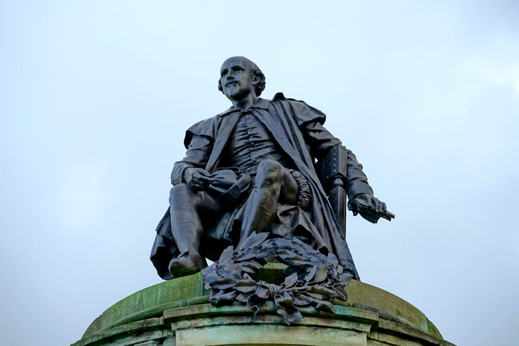 statue of william shakespeare