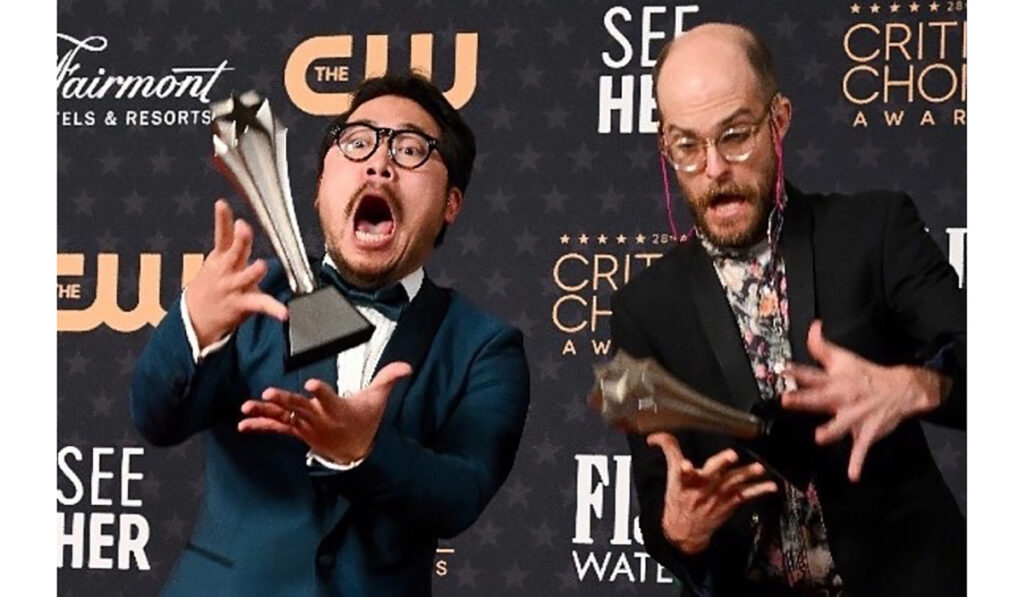 Daniel Kwan and Daniel Scheinert pretend to drop their awards
