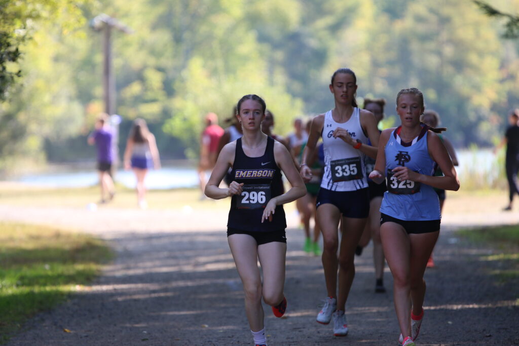 Olivia Kardos runs among other runners