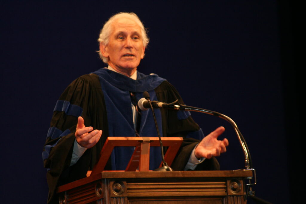 Robert Hilliard speaks at commencement